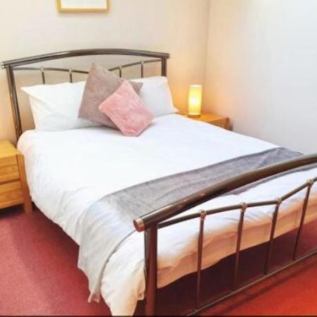 Stratton Cottage Guesthouse Biggleswade Ngoại thất bức ảnh A bedroom at the hotel