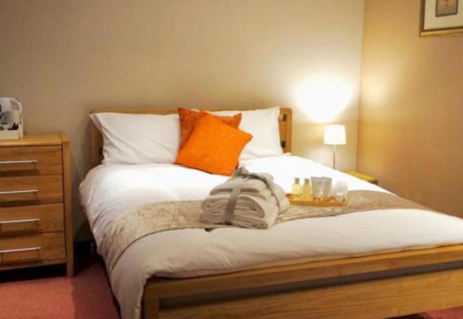 Stratton Cottage Guesthouse Biggleswade Ngoại thất bức ảnh A bedroom at the hotel