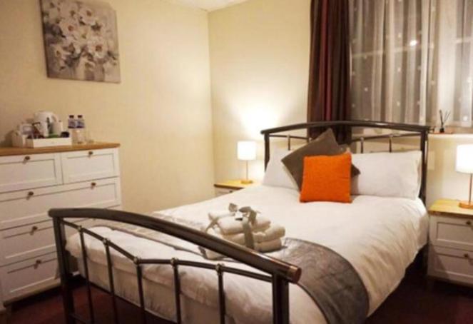 Stratton Cottage Guesthouse Biggleswade Ngoại thất bức ảnh A bedroom at the hotel